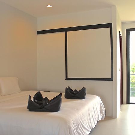 Little Paris Phuket Apartamento Exterior foto