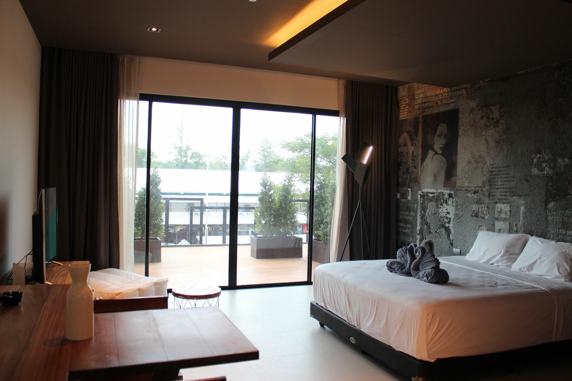 Little Paris Phuket Apartamento Exterior foto